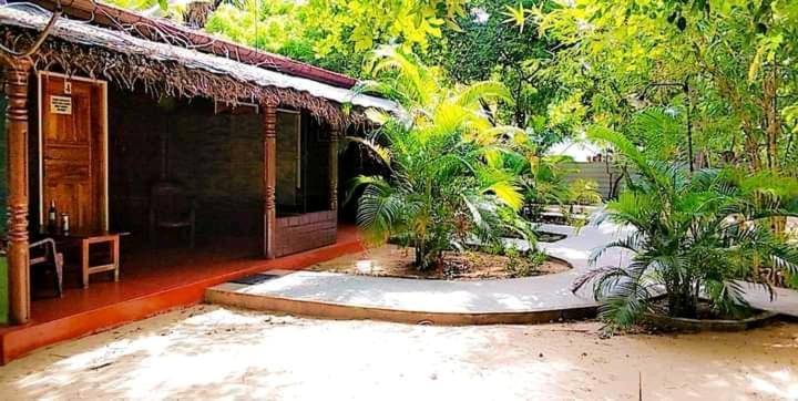 Naaval Beach Villa & Rooms Batticaloa Eksteriør bilde