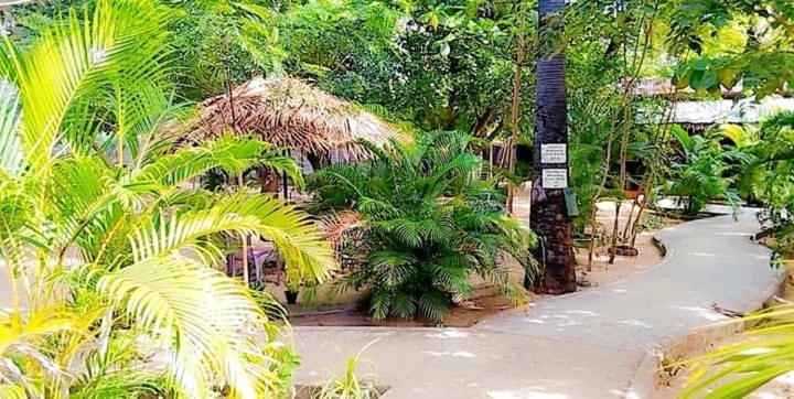 Naaval Beach Villa & Rooms Batticaloa Eksteriør bilde