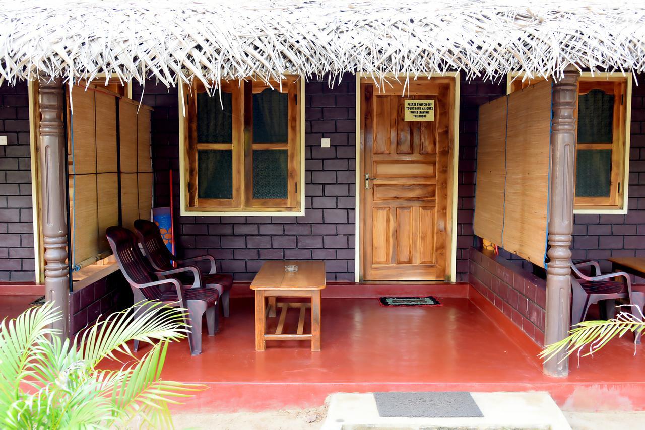 Naaval Beach Villa & Rooms Batticaloa Eksteriør bilde