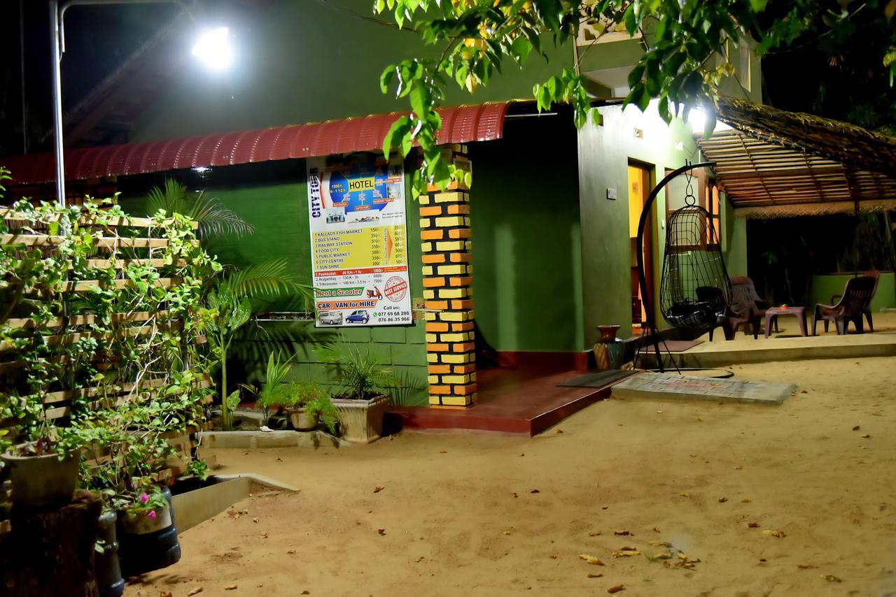 Naaval Beach Villa & Rooms Batticaloa Eksteriør bilde
