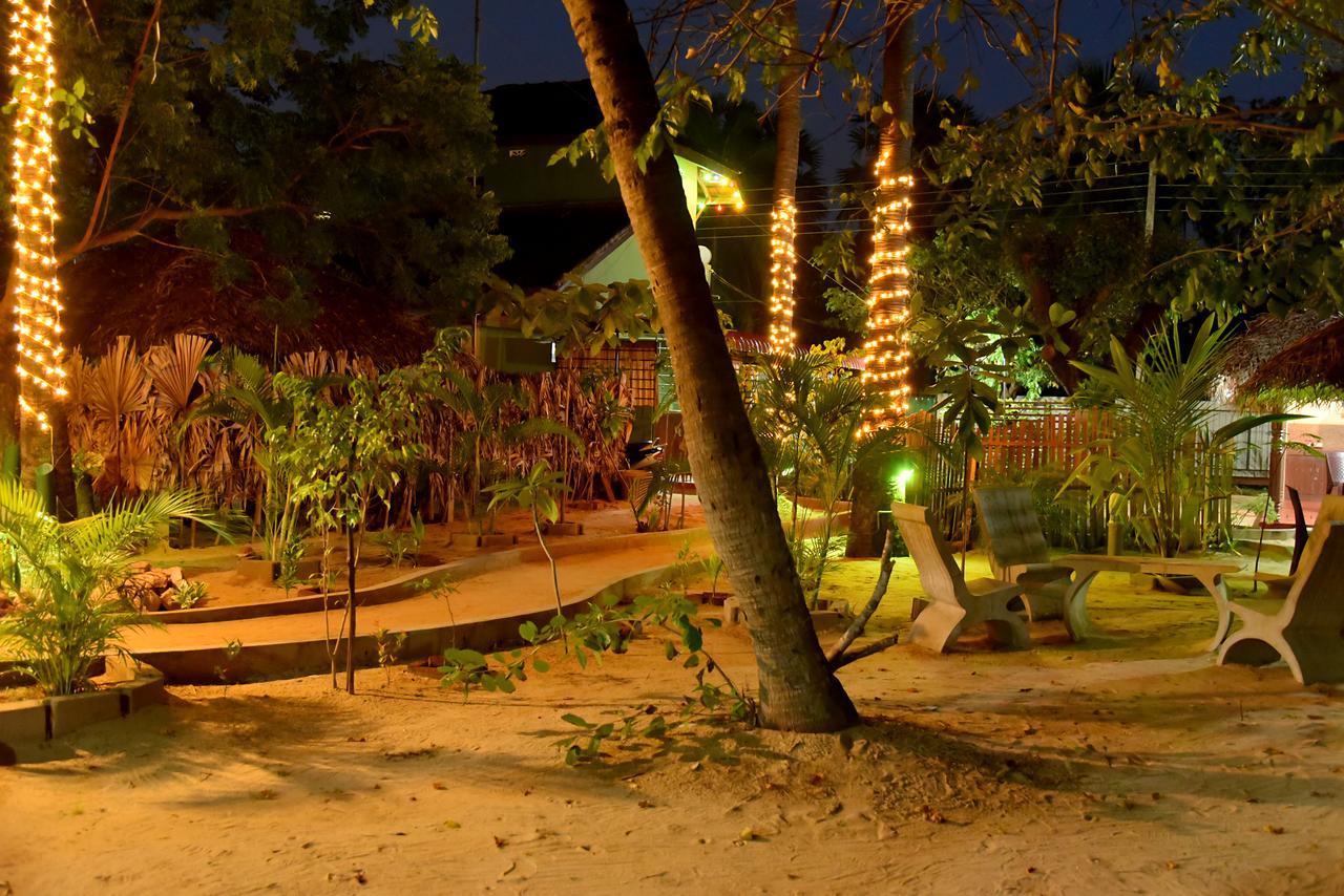 Naaval Beach Villa & Rooms Batticaloa Eksteriør bilde